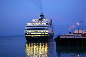 cruise ship leaving darwin today